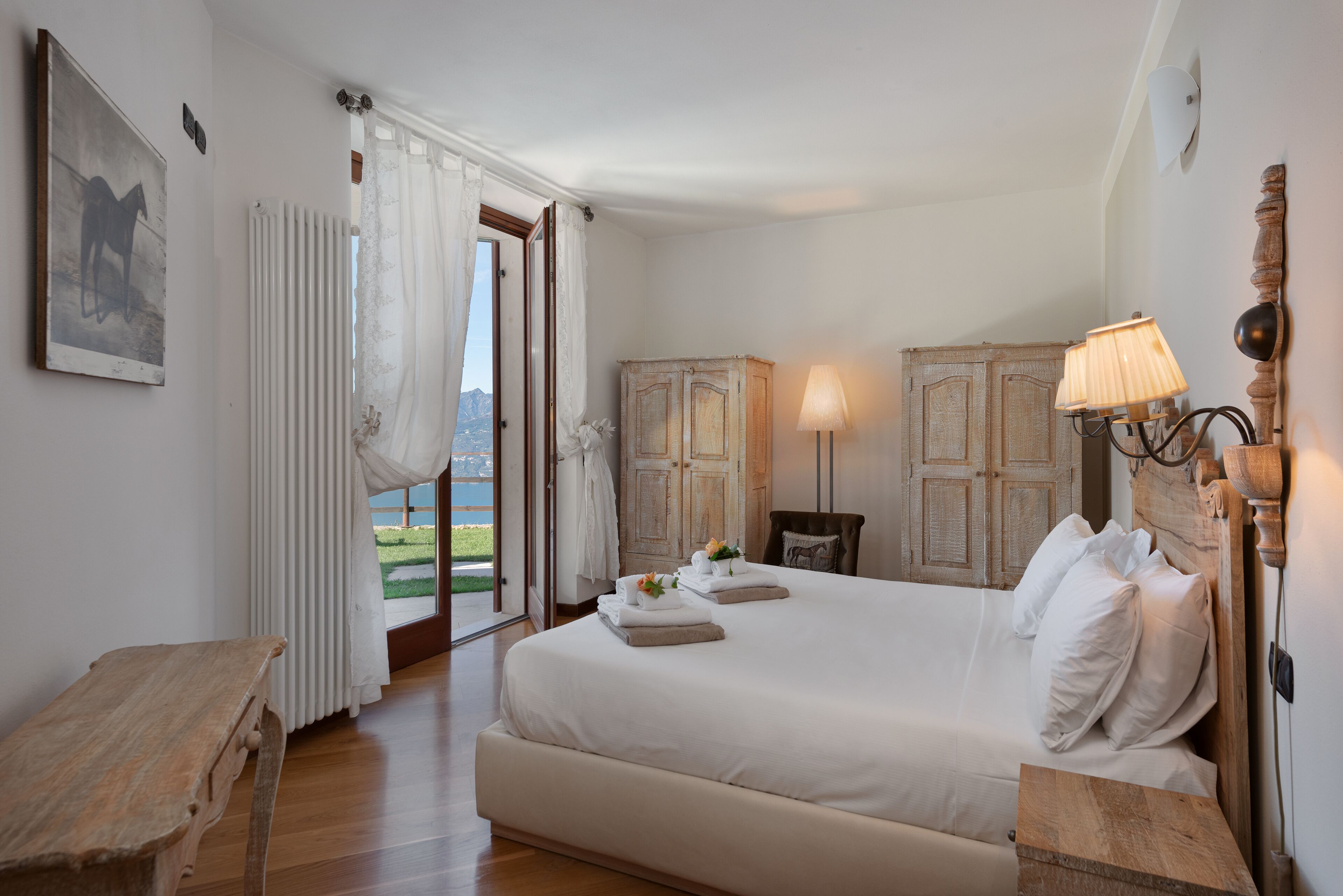 3 bedrooms, in-room safe, iron/ironing board, travel cot