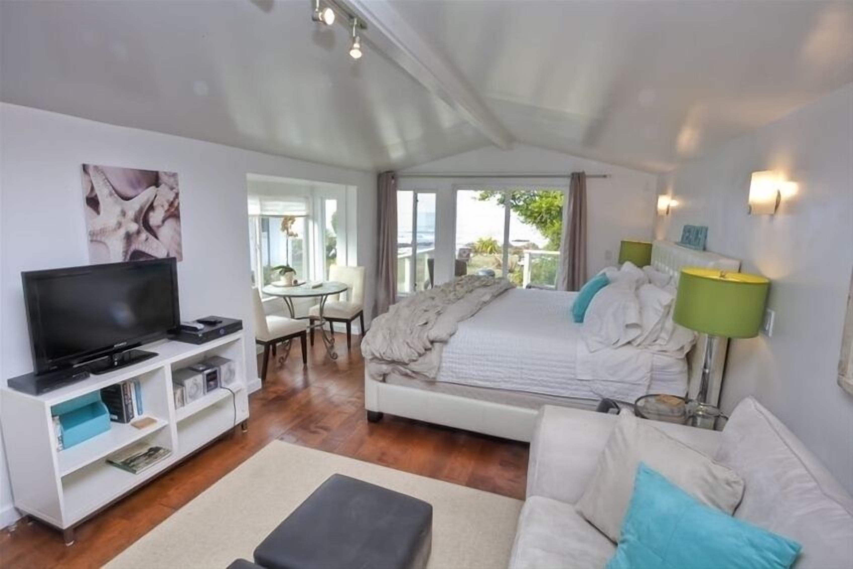 1 sovrum, skrivbord, strykjärn/strykbräda och gratis wi-fi