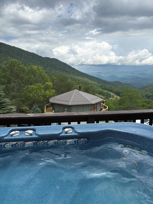 Bañera de hidromasaje al aire libre