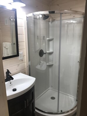 Dusche, Handtücher, Seife, Toilettenpapier