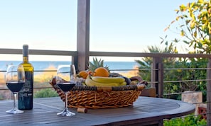 Outdoor dining - Casa Catinca Cullera - the House Behind the Dune (Cullera)