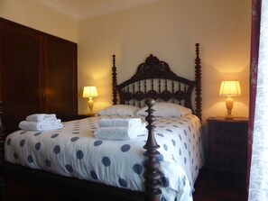 7 habitaciones, tabla de planchar con plancha, internet y ropa de cama 