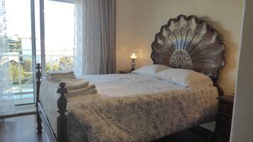 7 bedrooms, iron/ironing board, internet, bed sheets