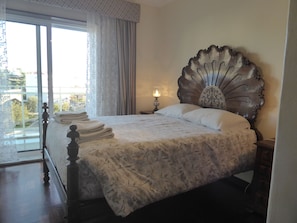 7 bedrooms, iron/ironing board, internet, bed sheets