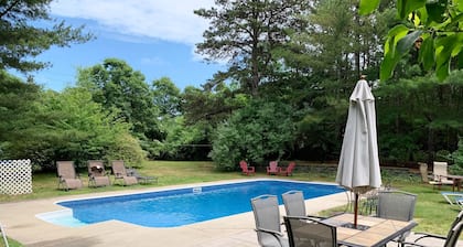 In Ground Pool, A/C, 4+BR, 3BA, Wifi, Game Room. Sleeps 10-12, strong wifi