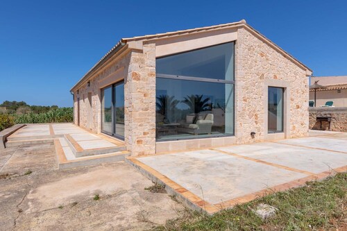 Modern umgebautes Bauernhaus mit Pool, ruhige Lage