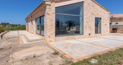 Modern umgebautes Bauernhaus mit Pool, ruhige Lage