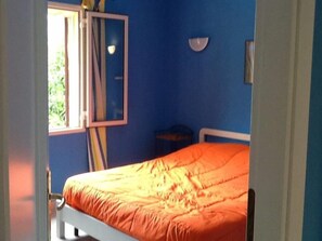2 bedrooms, iron/ironing board, free WiFi