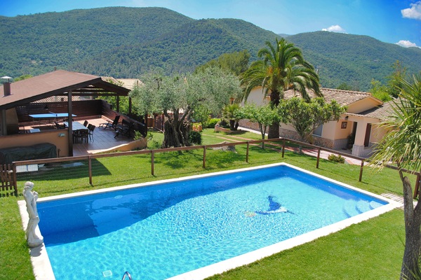La casa con la piscina privada.