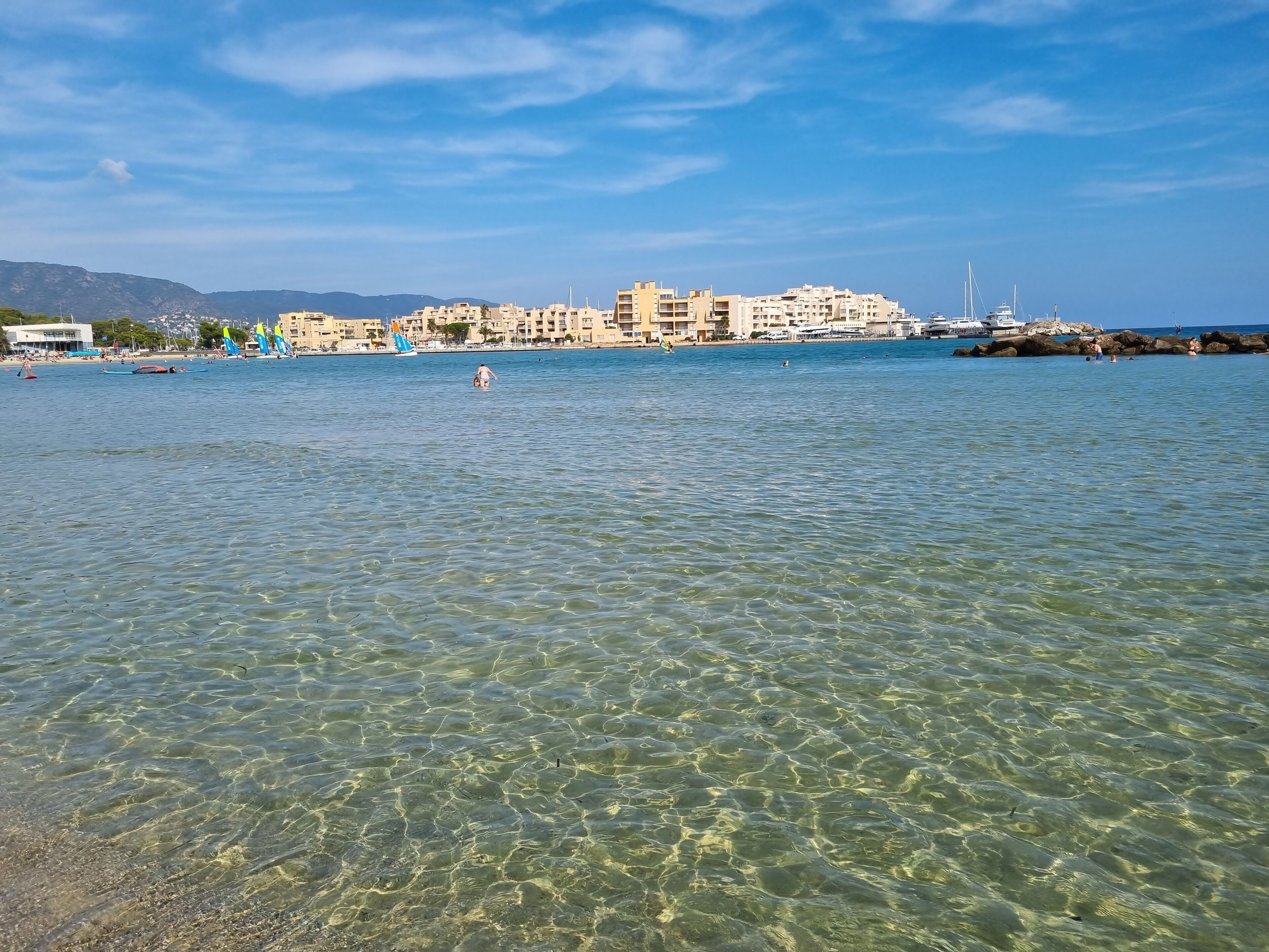 Plage, chaises longues