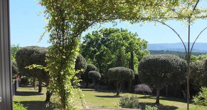 Provence, charmantes Landhaus 200m2, klimatisiert, ruhig, beheizt, sicheres Schwimmbad.