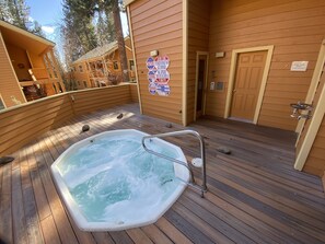 Outdoor spa tub - Gorgeous, McCloud Condo, Short Walk to Beaches   - Owner Managed TLT#W-4564 (Incline Village)