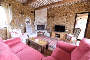 Télévision, cheminée