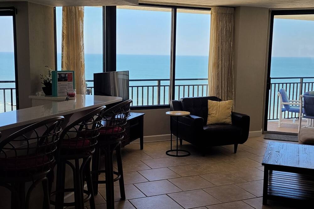 Unbelievable Views !! Direct Oceanfront !! 2 King Beds!!