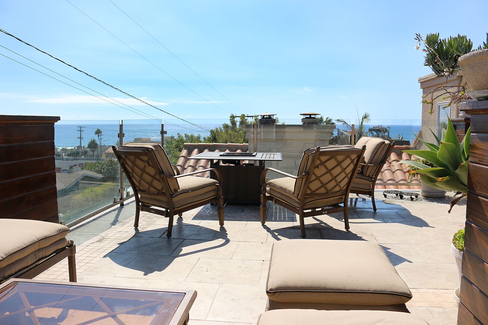 Steps from the sand! New Hermosa Beach House with View and Rooftop Deck