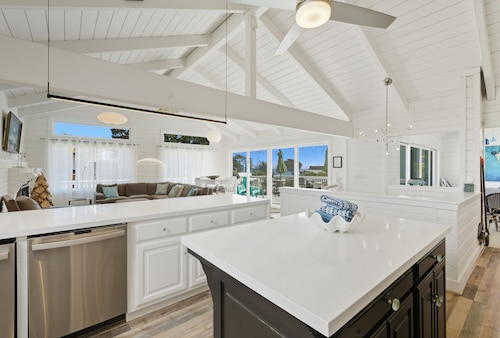 Large Home on Quiet Street Steps from Sunny Cove Beach, Private Pickleball Court