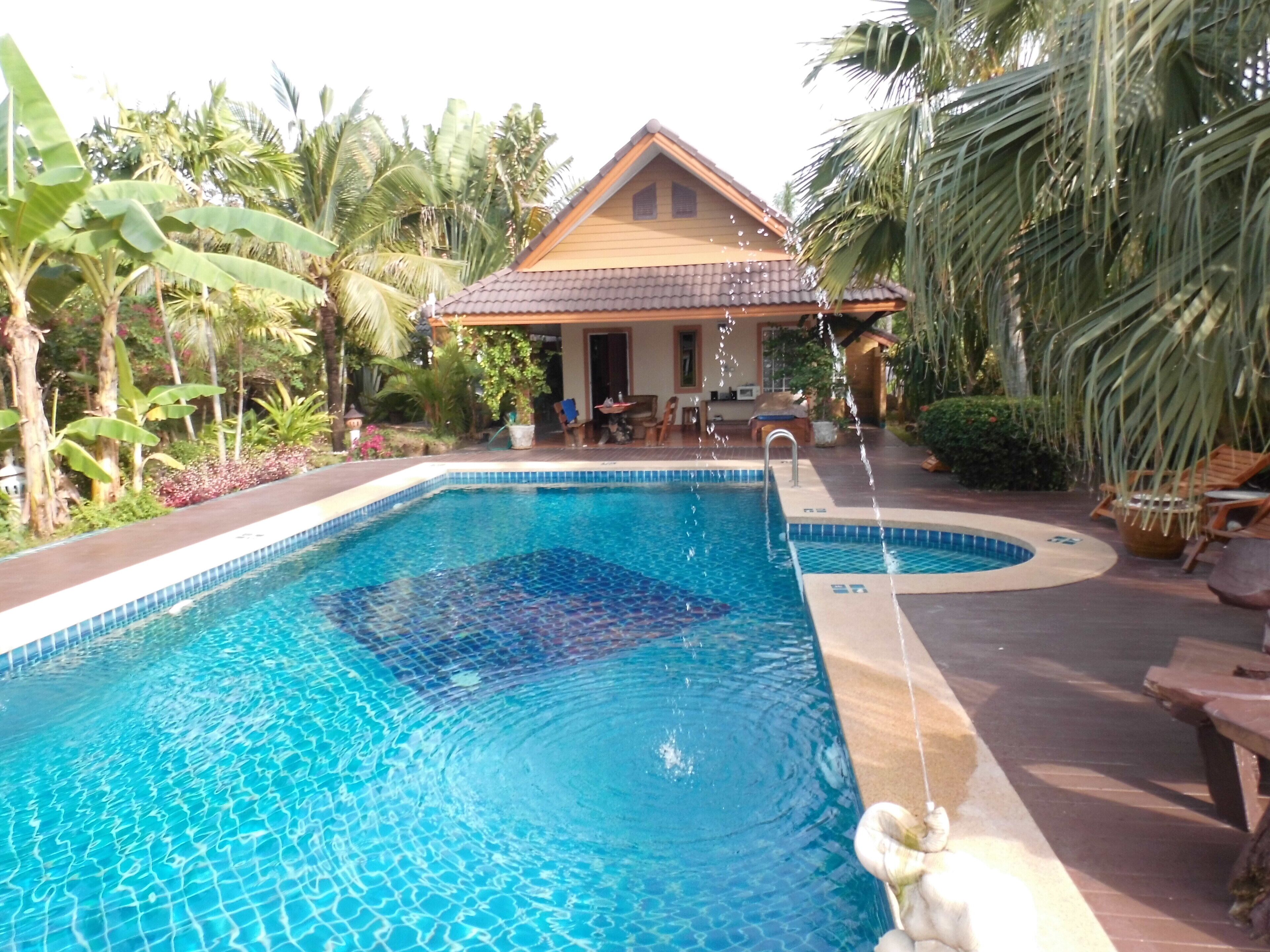 Poolhaus mit Außendusche