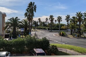 Property grounds - Apartment in a fenced residence, 50m from the beach (Fréjus)