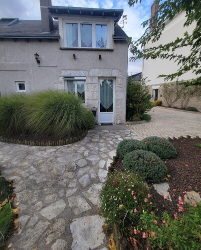 Comfortable cottage, close to the historic center of Blois and Loire by bike.
