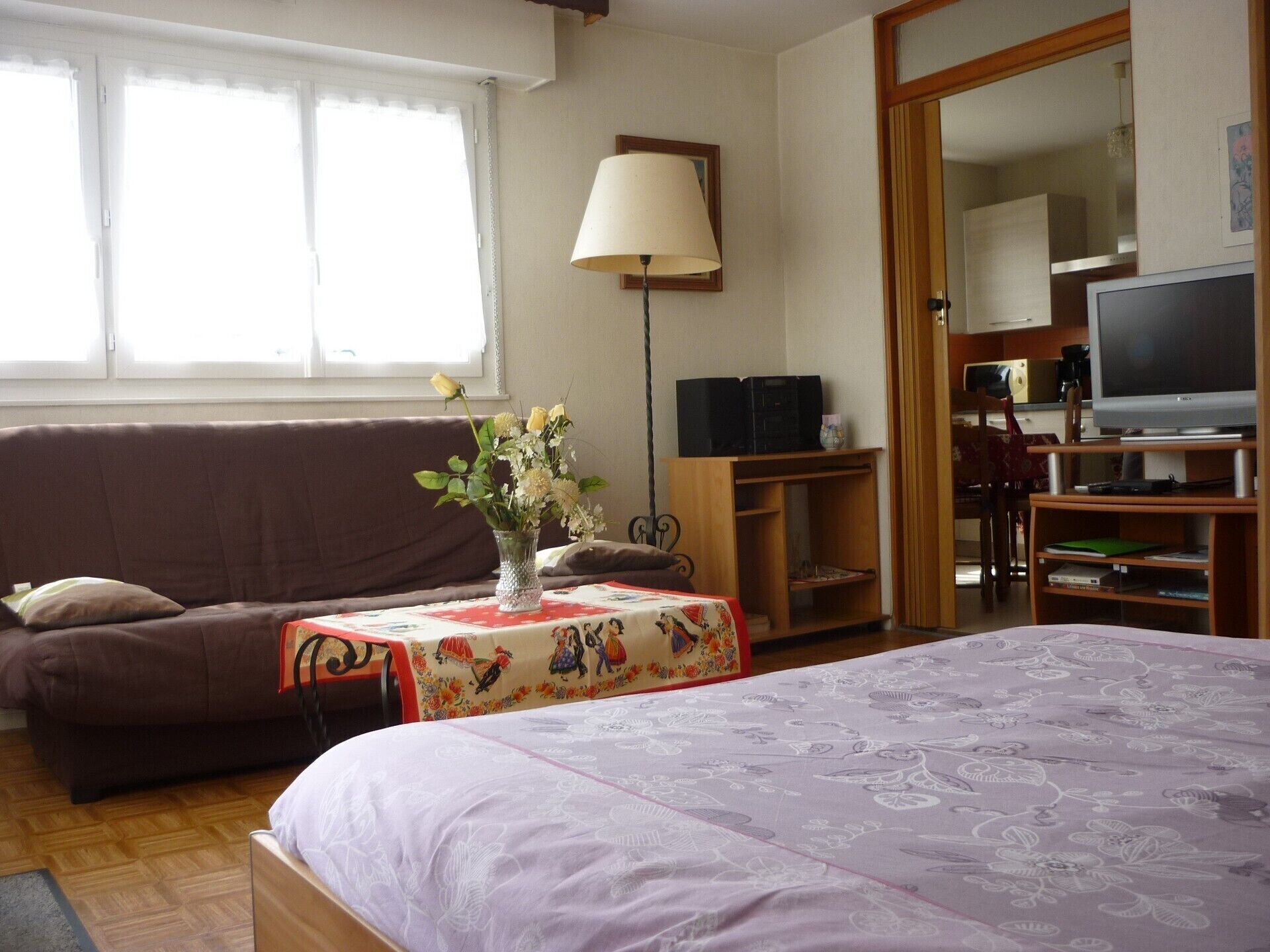 40m2 studio located 5 minutes walk from the city center with beautiful terrace