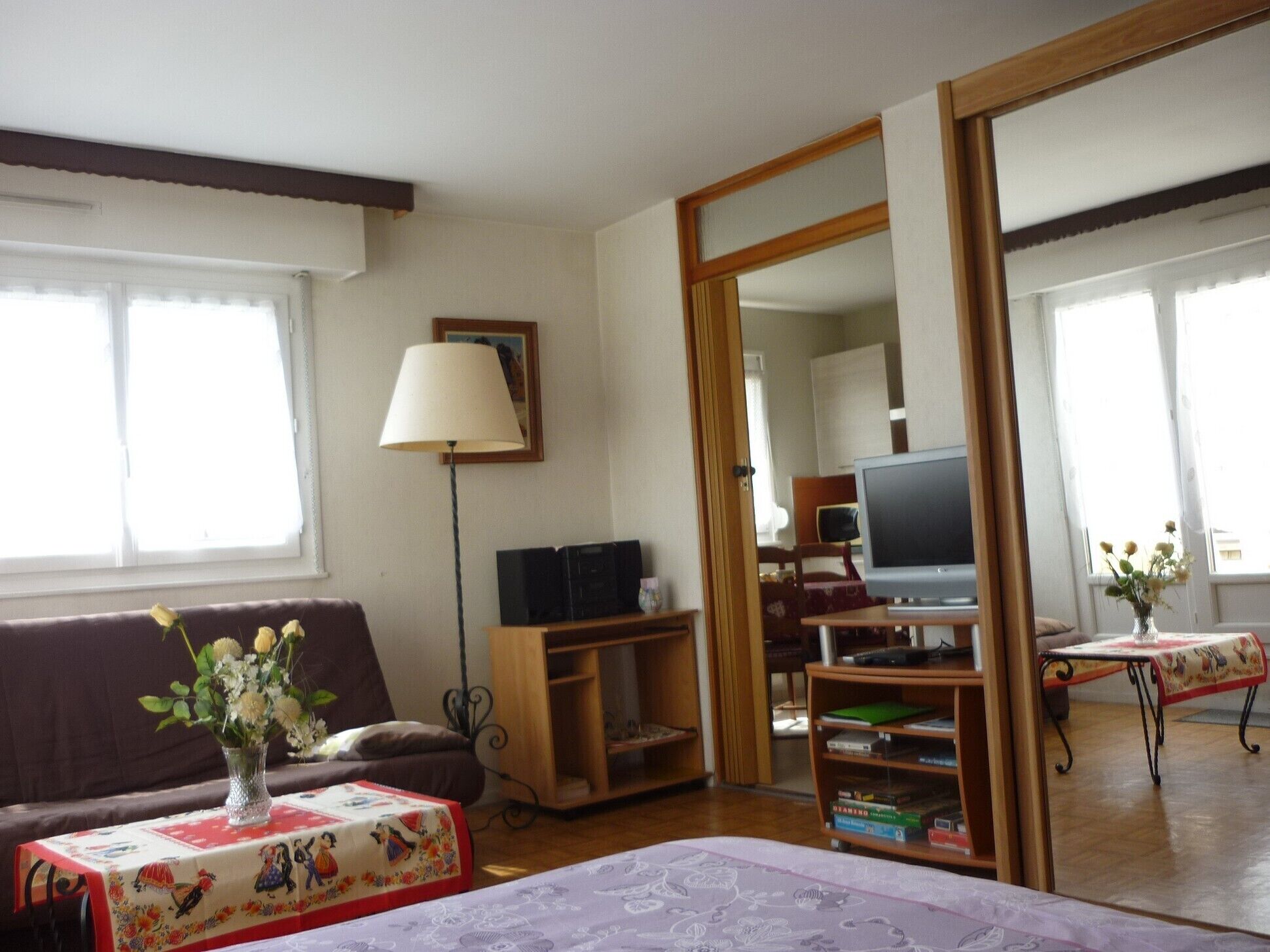 40m2 studio located 5 minutes walk from the city center with beautiful terrace