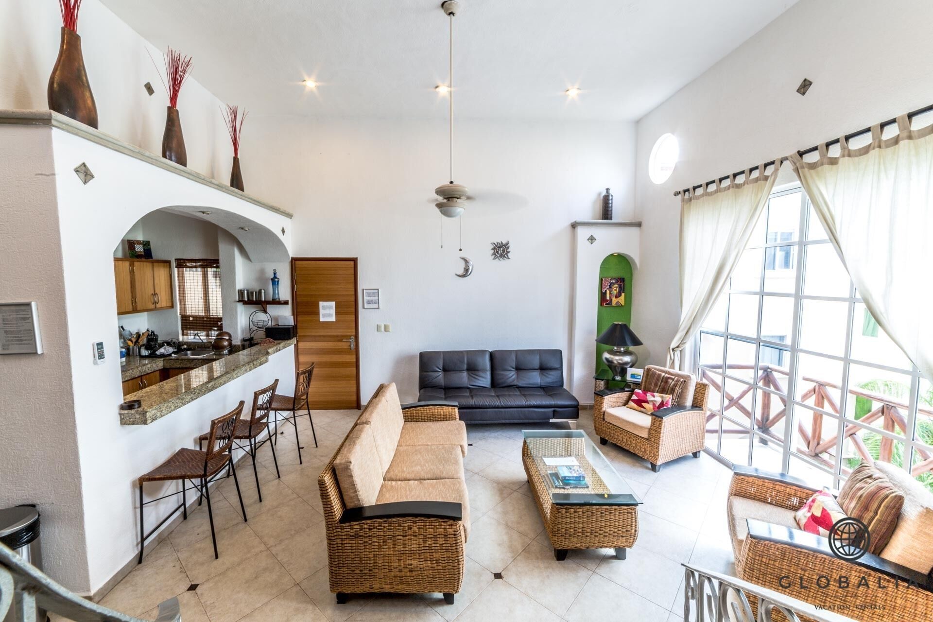 TV connectée, lecteur de DVD, livres, vidéothèque