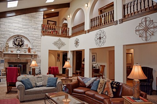 The Villa - One of the Largest Rental Homes In Town