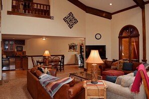 TV, fireplace, DVD player - The Villa - One of the Largest Rental Homes In Town (Red River)