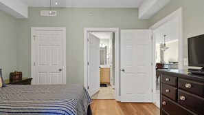 2 habitaciones, tabla de planchar con plancha y internet gratis 