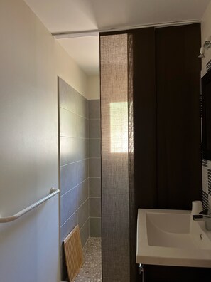 Hair dryer, toilet paper - Charming Villa with Spa and Panorama (Lorgues)