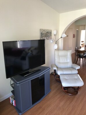 Smart TV, DVD player, books