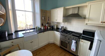 Beautiful Apartment in Edinburgh's Historic New Town