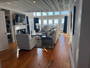 Smart TV, fireplace, DVD player, books