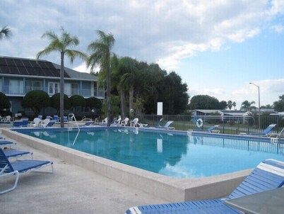 Beautiful  Home w/Private  pool , quiet & gated , WiFi - mins from Disney