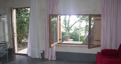 Charming Mazet, completely renovated, very quiet, in pine forest, near the center