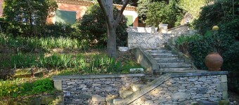 Charming Mazet, completely renovated, very quiet, in pine forest, near the center