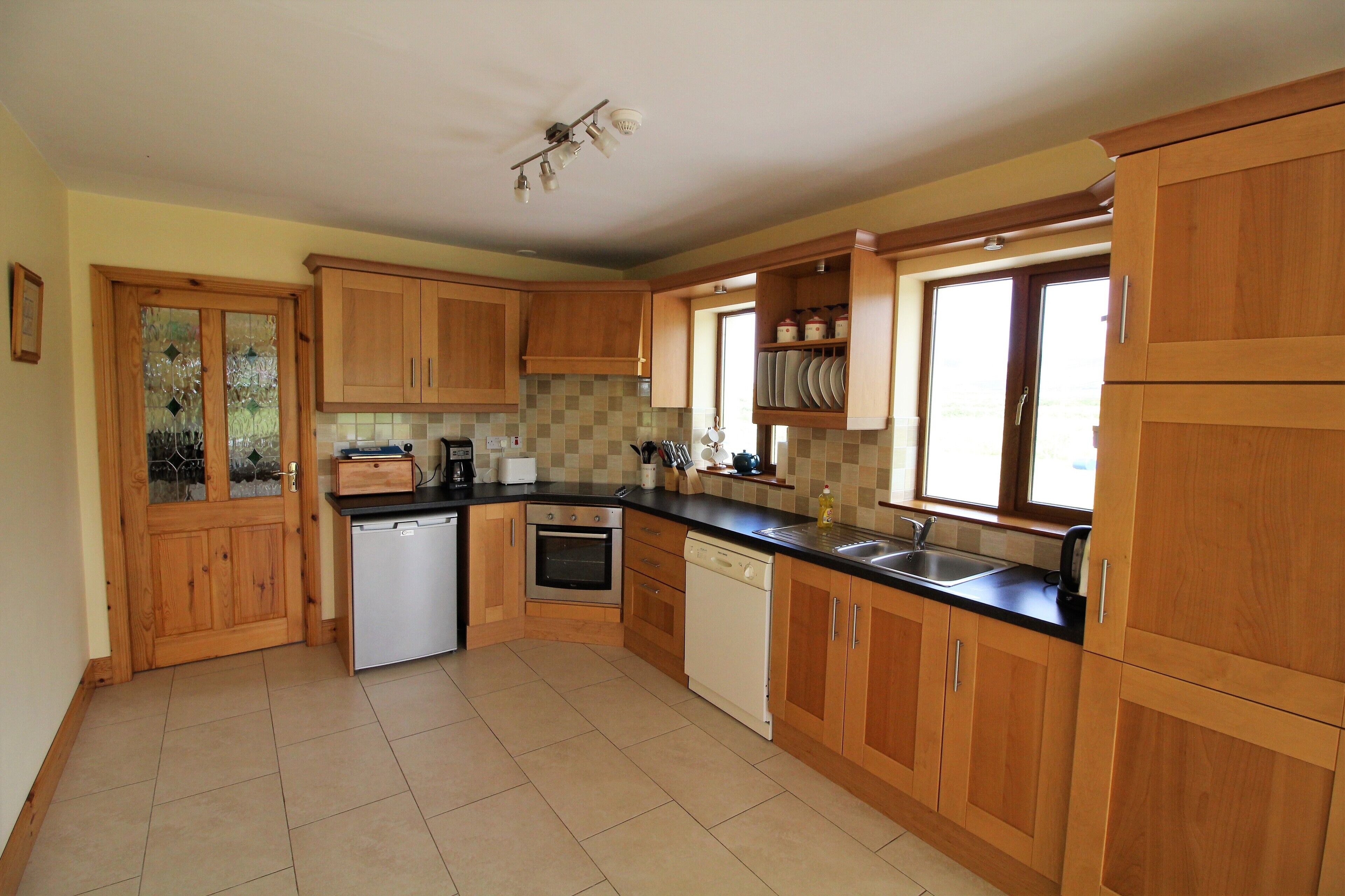 Bright, Modern House on the Dingle Peninsula. Wifi Available.