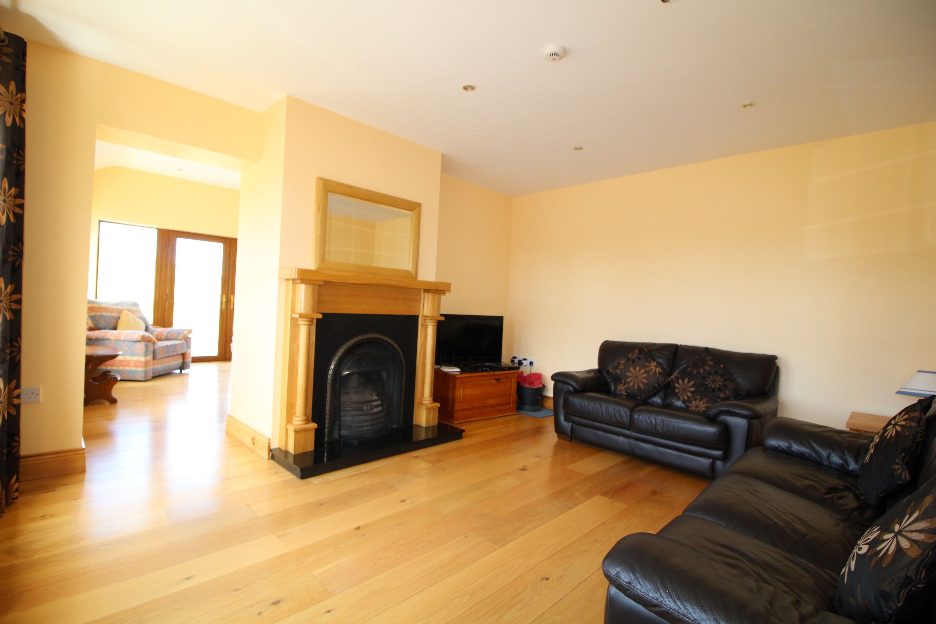 Bright, Modern House on the Dingle Peninsula. Wifi Available.