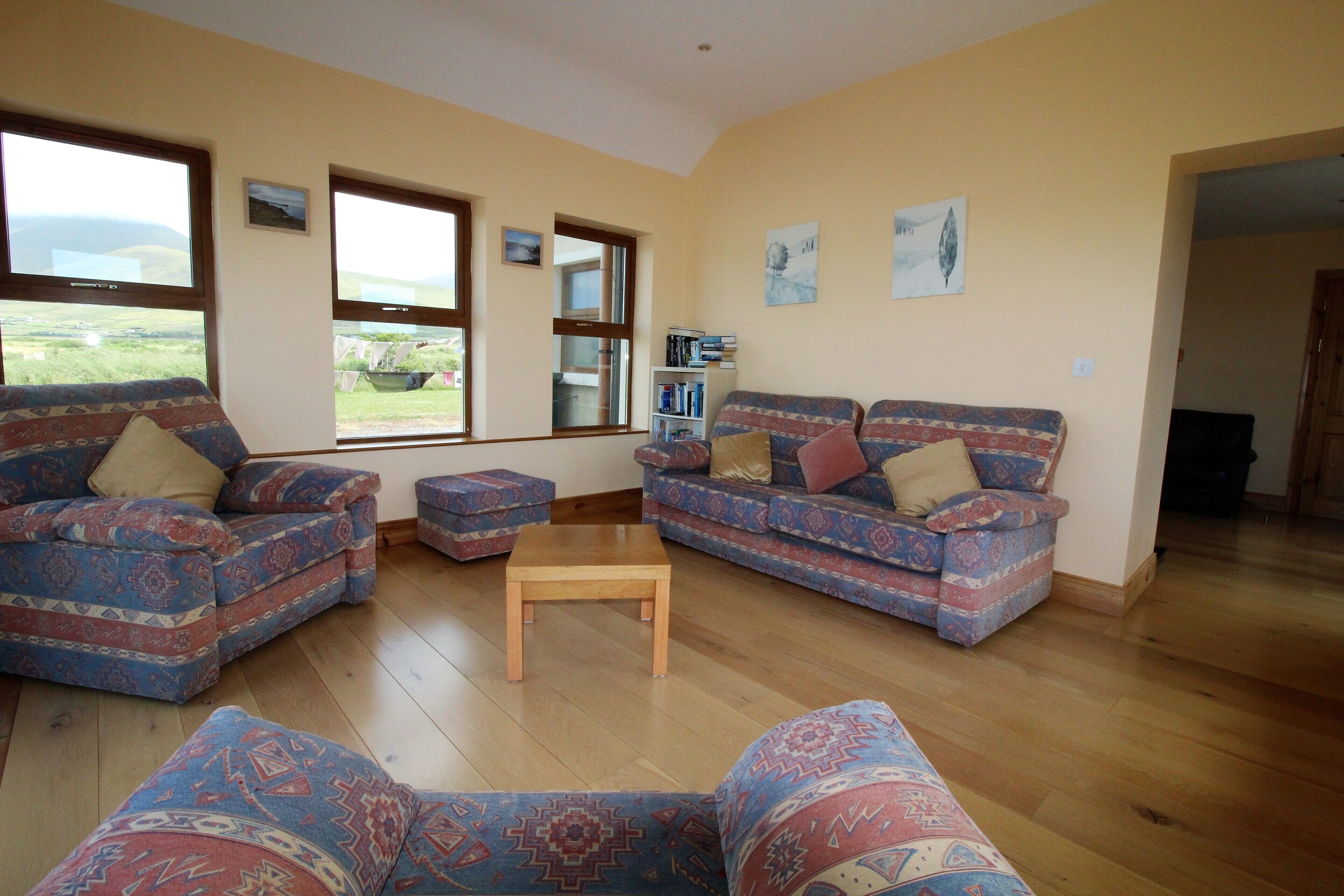 Bright, Modern House on the Dingle Peninsula. Wifi Available.