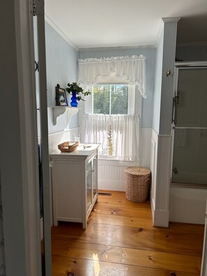 Combined shower/tub, hair dryer, towels, soap