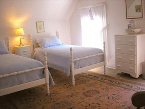 4 Schlafzimmer, Schreibtisch, Bügeleisen/Bügelbrett, Reisekinderbett