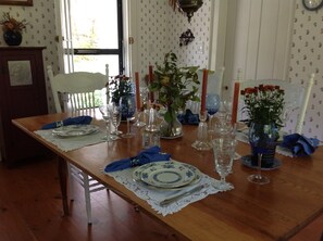 Dining - CHARMING, 4-Br, 2-Ba, Full Kitchen Wi-Fi, Mt View, private deck, discounts avail (Franconia)