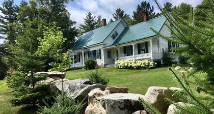 CHARMING, 4-Br, 2-Ba, Full Kitchen Wi-Fi, Mt View, private deck, discounts avail