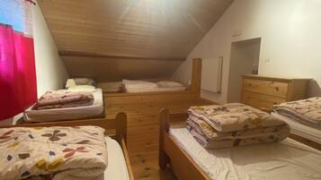 4 Schlafzimmer, Bügeleisen/Bügelbrett, Reisekinderbett, WLAN