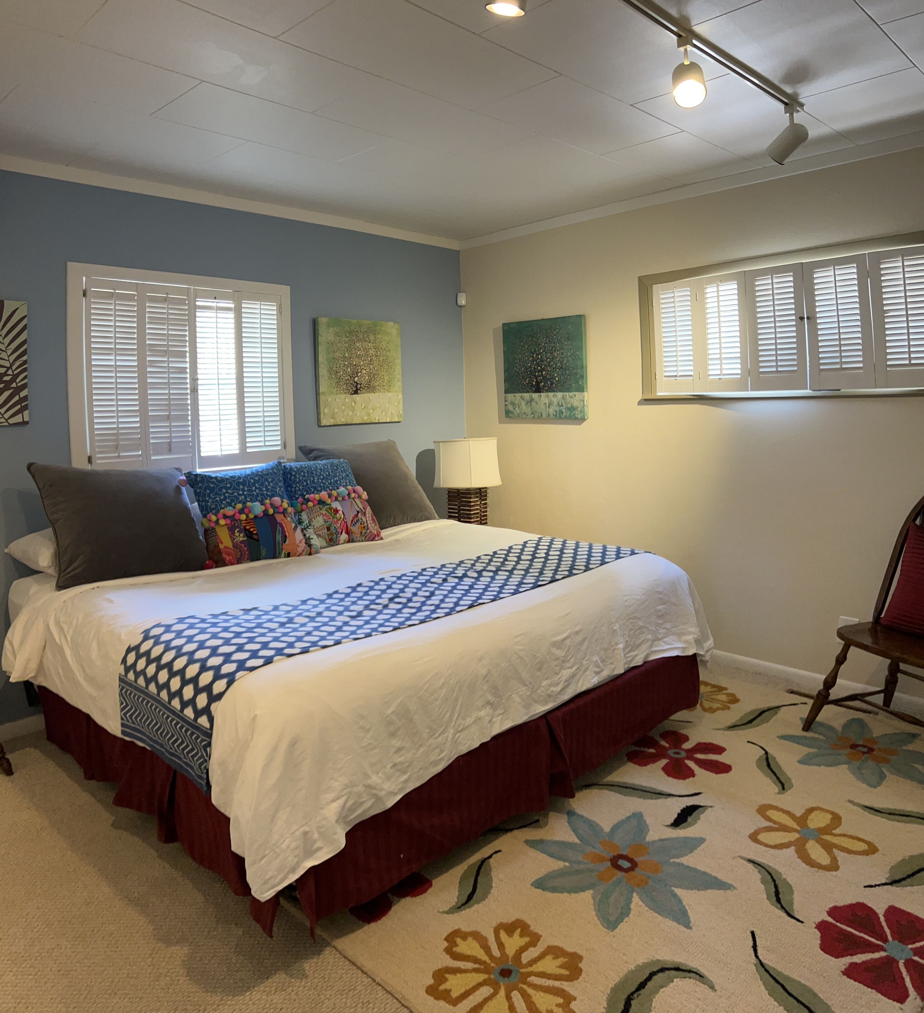 Walk to Plaza and Canyon - Private & Comfortable; Perfect for family and friends