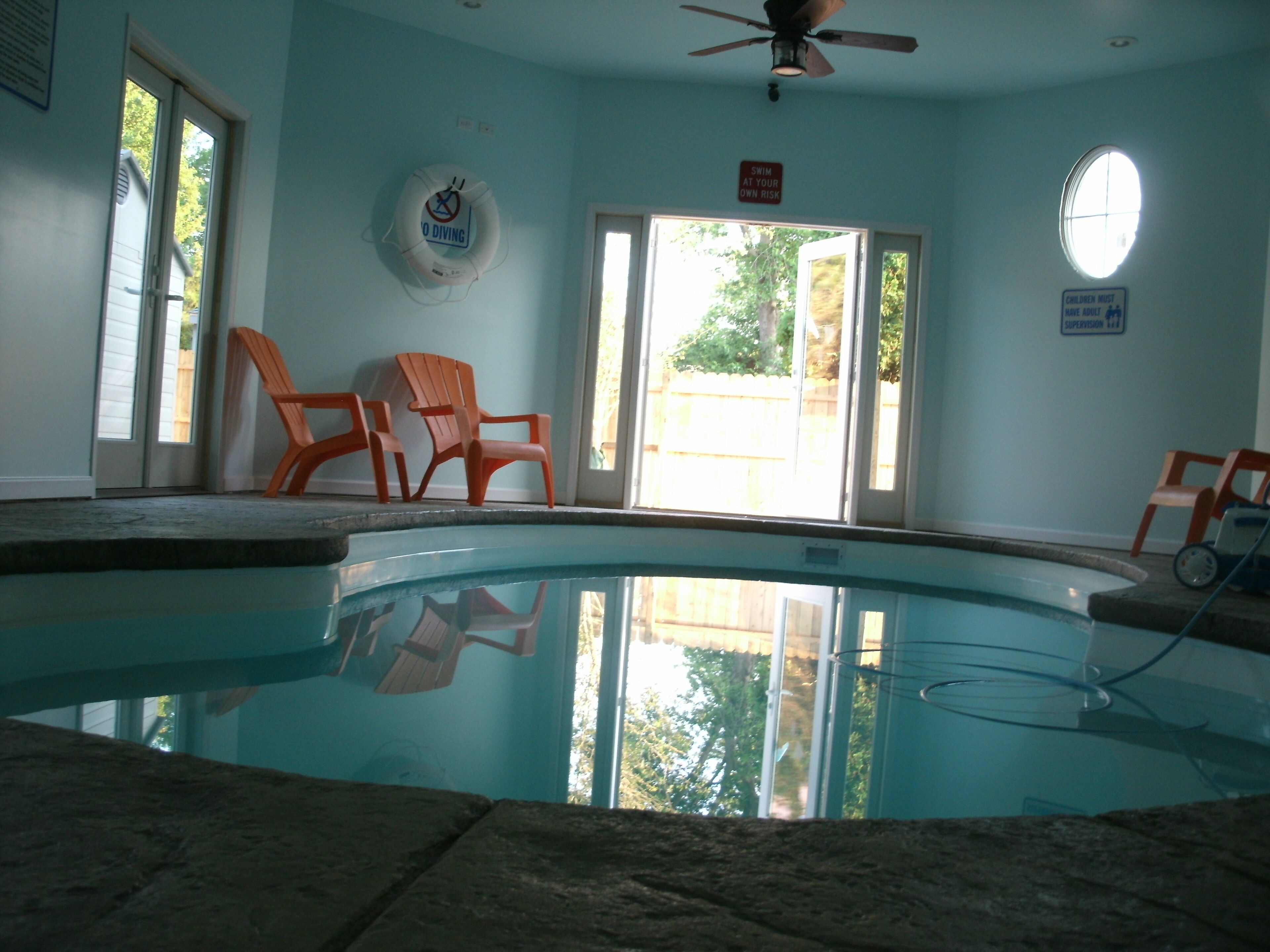 Private-Indoor-Pool, 9BR & 6bth, 3 blks fr Beach & Nightlife too!