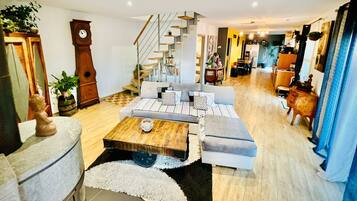 TV, fireplace, books, stereo