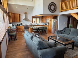 Téléviseur, foyer, lecteur de DVD, chaîne audio