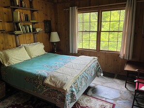4 Schlafzimmer, Schreibtisch, Bügeleisen/Bügelbrett, Bettwäsche