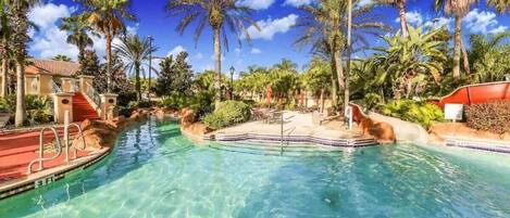 Alberca al aire libre y alberca climatizada